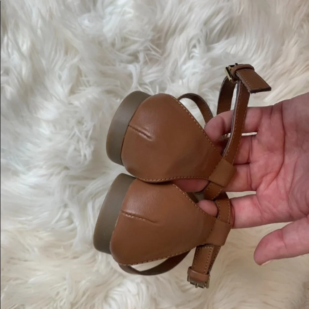 NWT. Michael Kors Demi Sash Sandals. Bow Tie and Lock Accent. - Picture 5 of 6